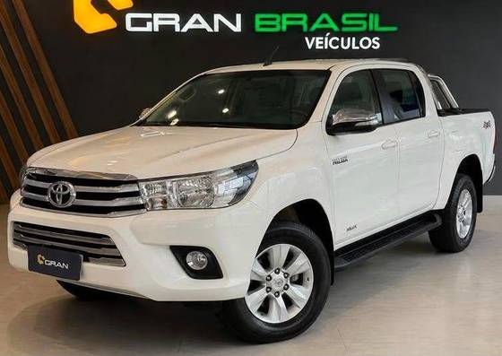 TOYOTA HILUX 2.8 SRV 4X4 CD 16V DIESEL 4P AUTOMÁTICO TOYOTA HILUX 2.8 SRV 4X4 CD 16V DIESEL 4P AUTOMÁTICO